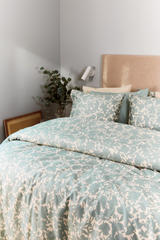 60712-5488-01-06_1; Finlayson Katveessa Satiinipussilakanasetti Salvianvihreä / Beige / 150x210 + 50x60 cm