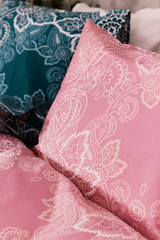 60137-4546-13-10_1; Finlayson Viktoria Tencel-satiinityynyliina Petrooli / Aqua / 50x60 cm