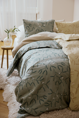 60712-5132-05-06_1; Finlayson Misteli Satiinipussilakanasetti Salvianvihreä / 150x210 + 50x60 cm