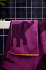 70564-5415-01-06_6; Finlayson Elefantti vapaa Kylpypyyhe Violetti / 70x150 cm