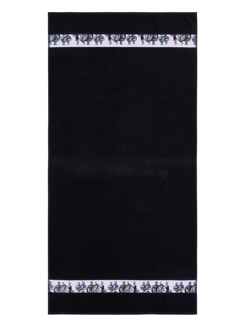 70156-4864-01-06_1; Finlayson Tom of Finland Blue Squad Kylpypyyhe Musta / 90x180 cm 