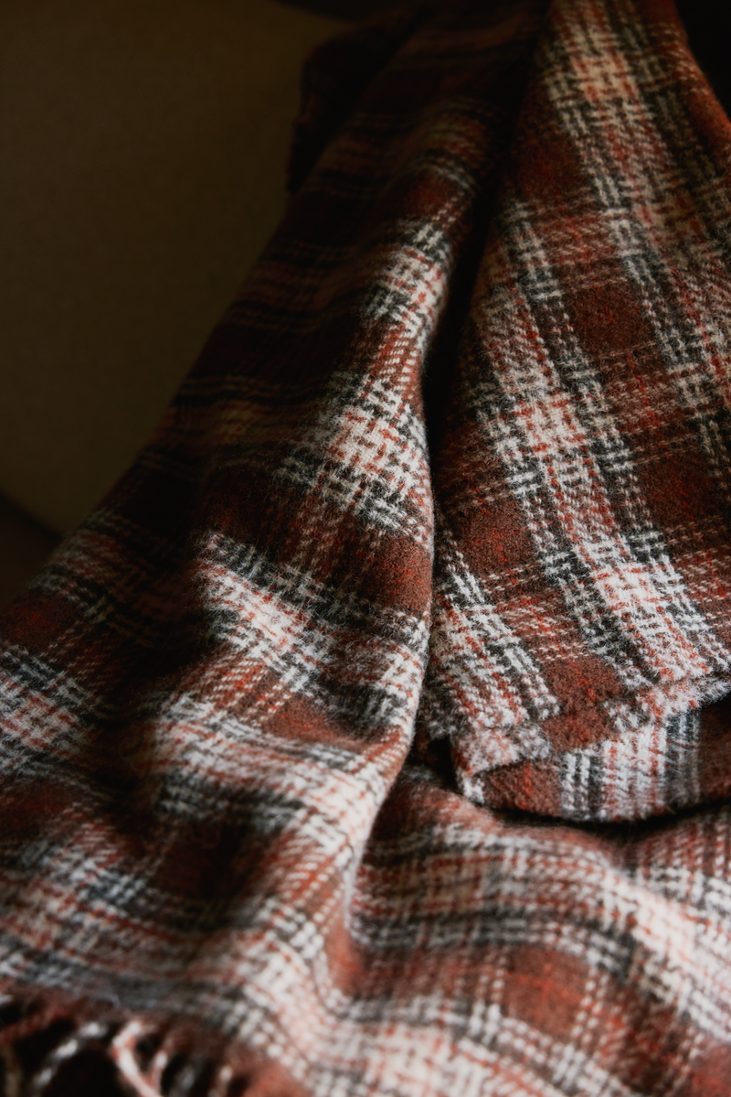 21993-1951-01-04_2; Finlayson Reino Torkkupeitto Ruskea / 130x170 cm 