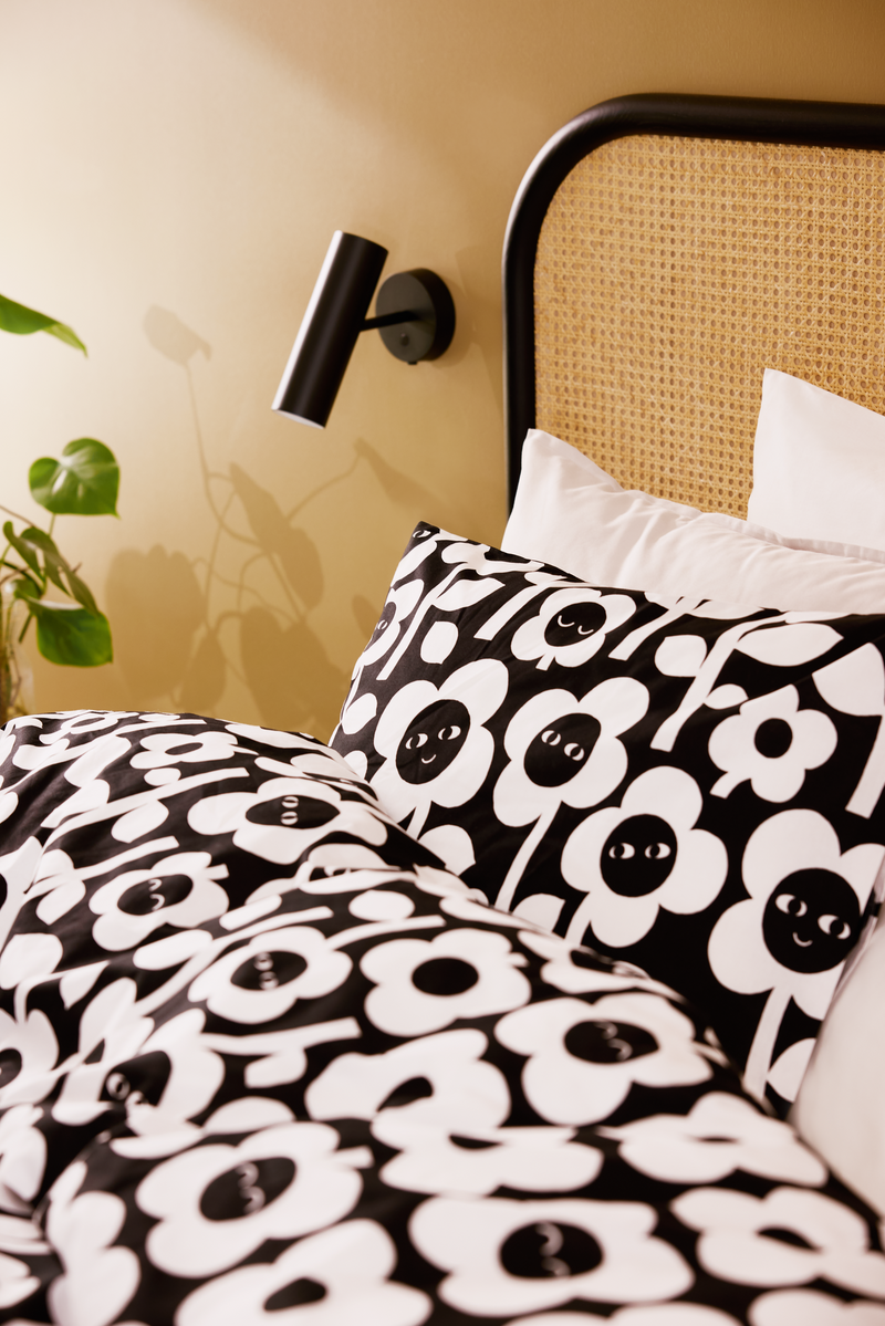 60136-5492-01-10_2; Finlayson Kukkariemu Tyynyliina Musta / Valkoinen / 50x60 cm 