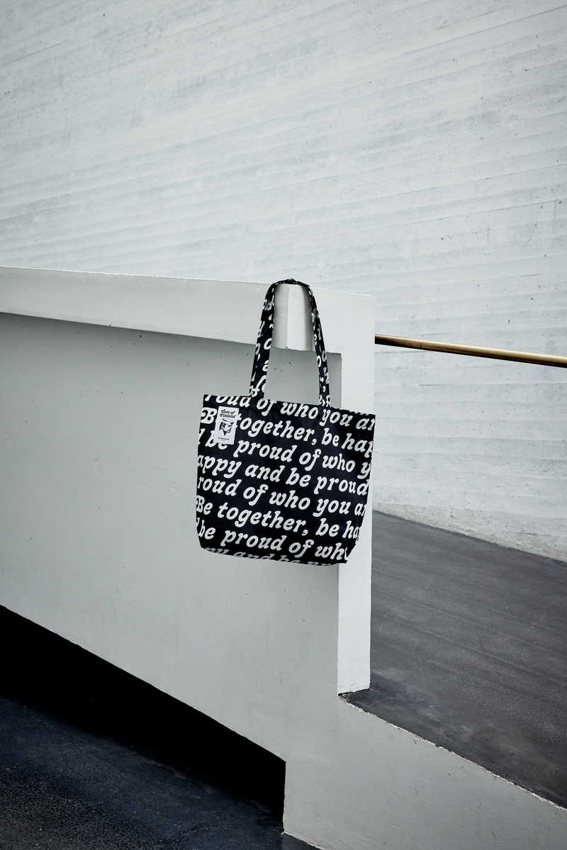 80228-5425-01-10_1; Finlayson Tom of Finland Proud Kangaskassi Musta / Valkoinen / 45x42 cm 