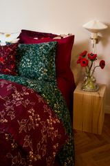 60652-5063-04-06_1; Finlayson Mustikka Pussilakanasetti Tummanpunainen / 150x210 + 50x60 cm 